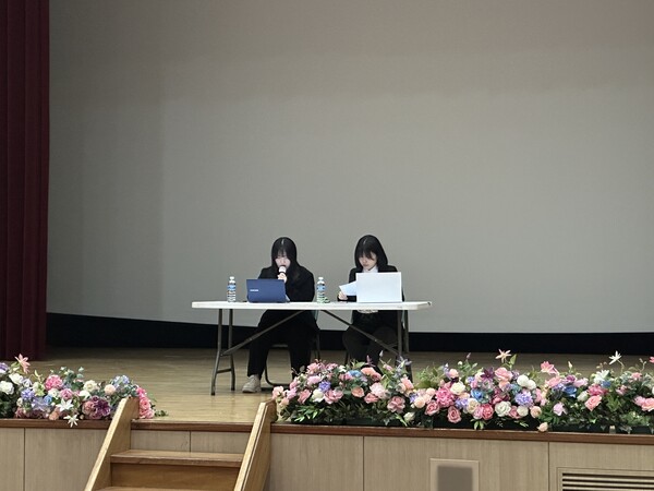 A question and answer session was taking place at a public hearing.                                                                                                                                                                      /Photography by Jung Ji-yeon