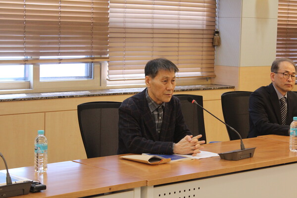 ▲김상일 한국문학연구소장이 발언하는 모습이다 (사진=권구봉 기자.)