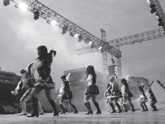 Baeksang is performing at the school festival                                                                                          /Photography by Donggeurami