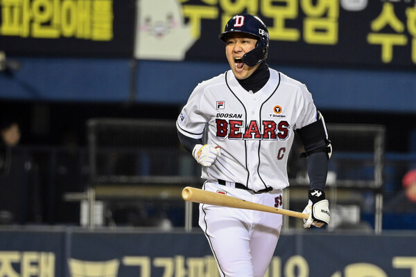 ▲경기 중 안타를 치고 포효하는 양석환 선수의 모습(사진제공=두산 베어스 홍보팀.)