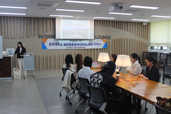 ▲글로벌홍보대사 위촉식을 진행하고 있다 (사진=권구봉 기자.)