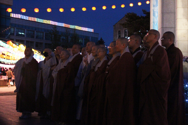▲행사에 참석한 스님들이 단체 사진을 찍고 있다 (사진=권구봉 기자.)