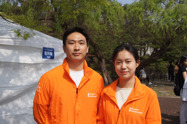 Choi Yu-seok, President of Donggam (Left) & Kim Soo-bin, Vice President of Donggam (Right) /Photography by Kim Bo-young