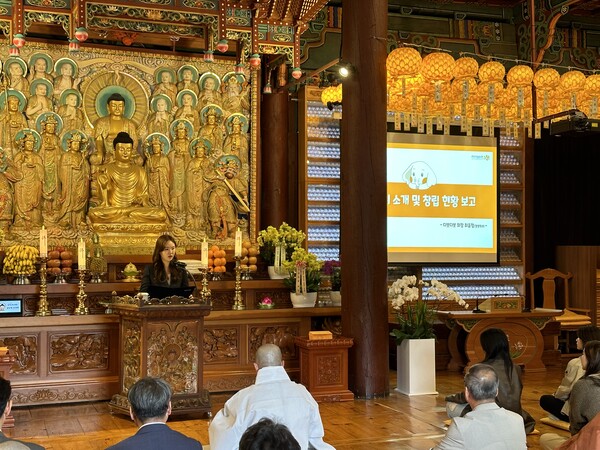 The club president delivers introduction of the club and its establishment status./Photography by Kim Do-hyun