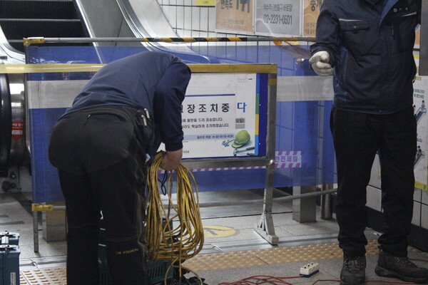 ▲공사 중인 충무로역 1번 출구의 모습 (사진=오은빈 기자.)