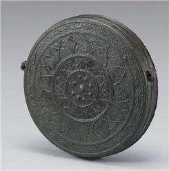 도 6. 지정11년 감은사명 금고, 고려 1351년, 지름 32.2cm, 국립경주박물관