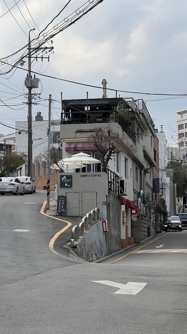 △ 에무시네마로 향하는 길 (사진= 신하연 편집위원)