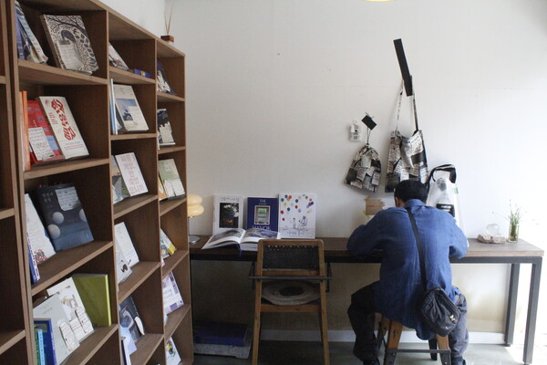 ▲독립서점 ‘서촌 그 책방’ 내부 (사진=원지우 기자.)