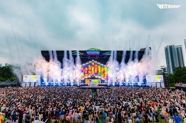 The picture shows enjoying the Water Bomb Festival with the water gun. ​​​​​​​/Photography Extracted from the Water Bomb Festival Website