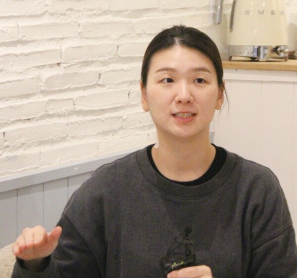                                      ▲마드리드에서 카페 운영 중인 홍성하 씨 (사진=임재경 기자.)