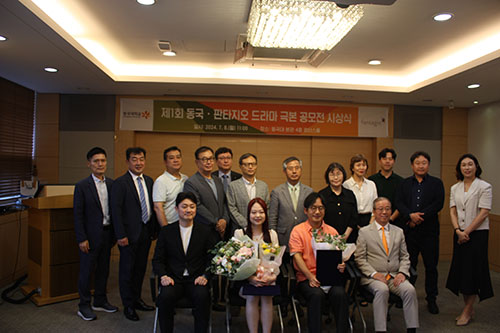 Group picture of the attendees and winners     /Photography by Kim Do-hyun