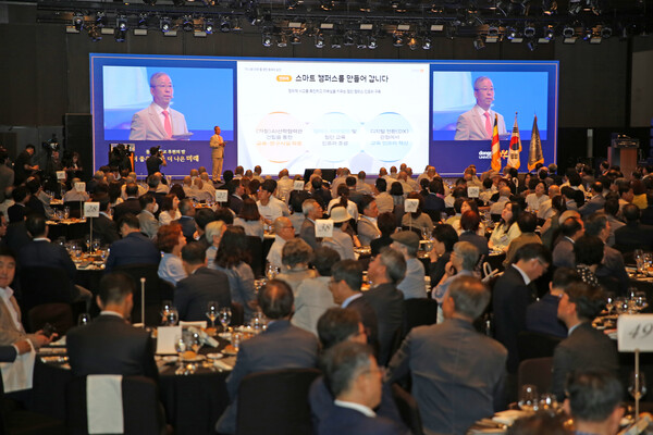 ▲윤재웅 총장이 스피치를 진행 중인 모습 (사진=동국대학교.)