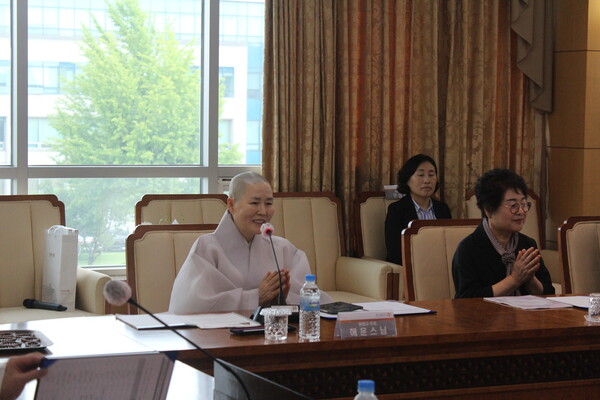 ▲원법사 주지 해운스님이 수여식에 참석해 소감을 전하고 있다 (사진=임지연 기자.)