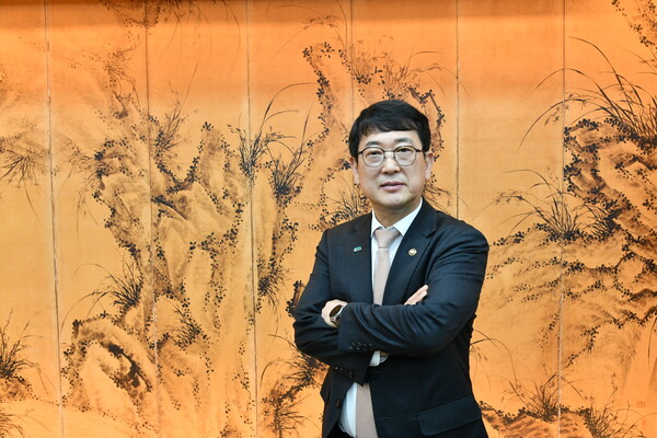 Head of administration, Choi Eung-chon leads the new start of Korea Heritage Service. /Photography provided Korea Heritage Service