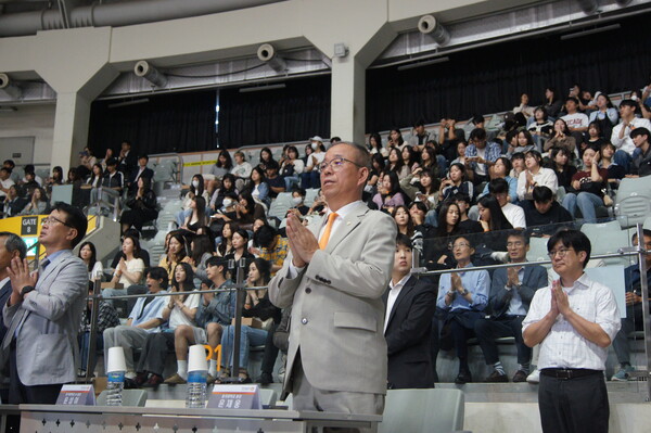 Yun Jae-woong, the School President, was present. /Photography by Jeon Han-gyeol