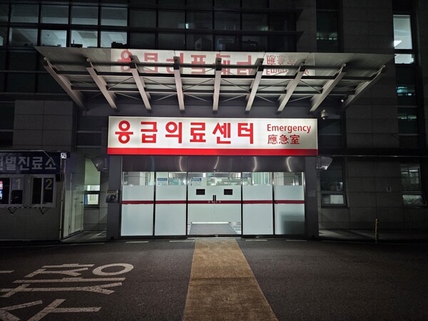 The emergency room crisis is threatening people in need. /Photography by Jeon Han-gyeol