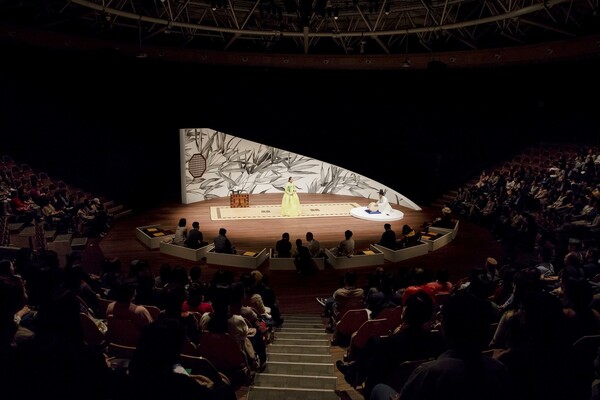 Professor Park performs Pansori. /Photography provided by Park Ae-ri