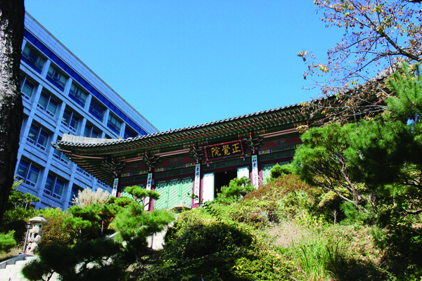 ▲우리대학 정각원 건물 (사진=이준형 수습기자.)