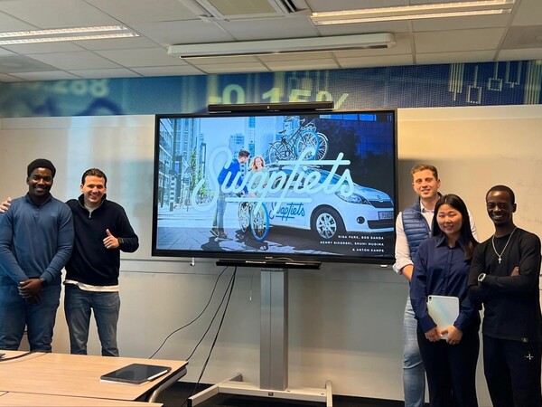 ▲프레젠테이션 후 팀원들과 찍은 사진 (사진제공=박채린 학우.)