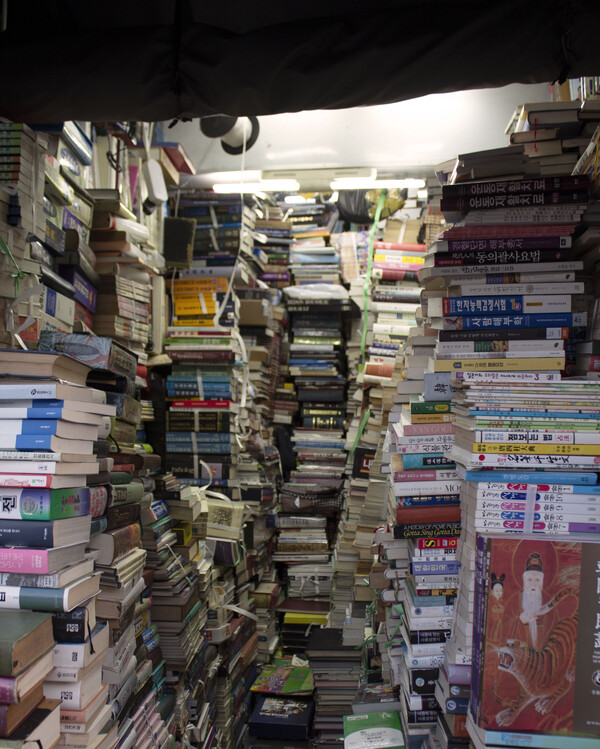 ▲청계천 헌책방 내부 (사진=고아름 기자.)