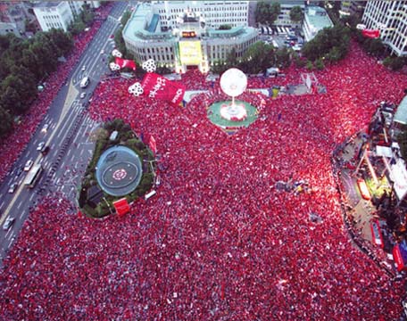 ▲광장을 채운 붉은악마 (사진출처=서울광장 공식 홈페이지.)