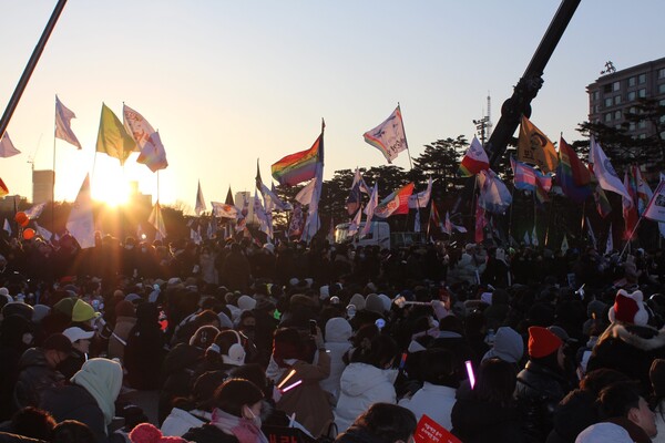 ▲윤 대통령 탄핵 촉구 집회가 진행 중이다 (사진=고아름 기자.)