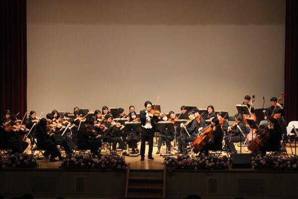 ▲협주곡을 연주하는 학생들의 모습 (사진=김지윤 기자.)