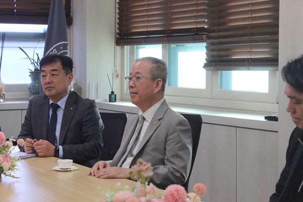 ▲기부금 전달식에 참석한 윤재웅 총장 (사진=방민우 기자.)