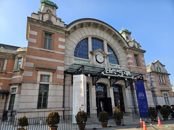 You can visit Culture Station Seoul 284 by exit number 1 or 2. / Photography by Lee Jae-won