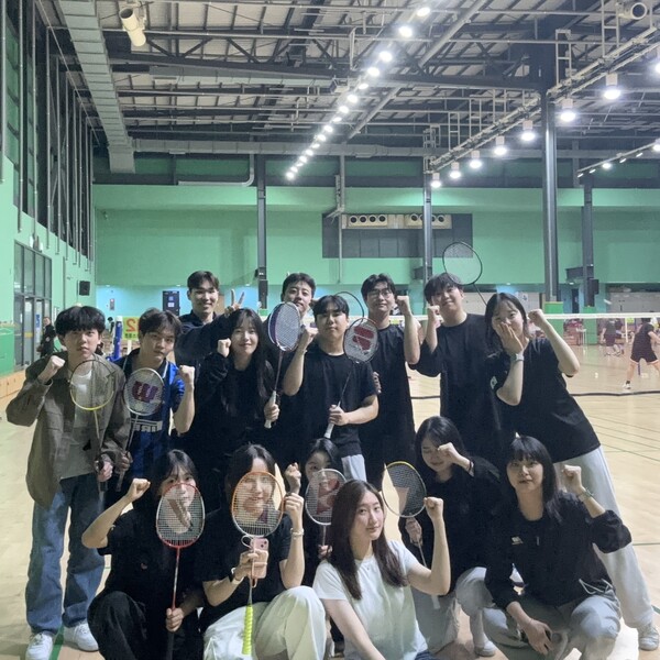 ▲번개 모임 모습 (사진제공=중어중문학과 배드민턴 소모임 ‘이치콕’.)