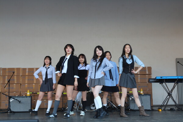 ▲중앙 댄스동아리 '두둠칫'의 공연 (사진=방민우 기자.)