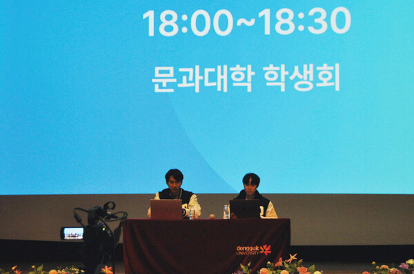 ▲문과대학 학생회 선본 ‘DA:ooM’의 정후보자 최정환(사학 20), 부후보자 이원혁(중어중문 22) (사진=권규리 수습기자.)