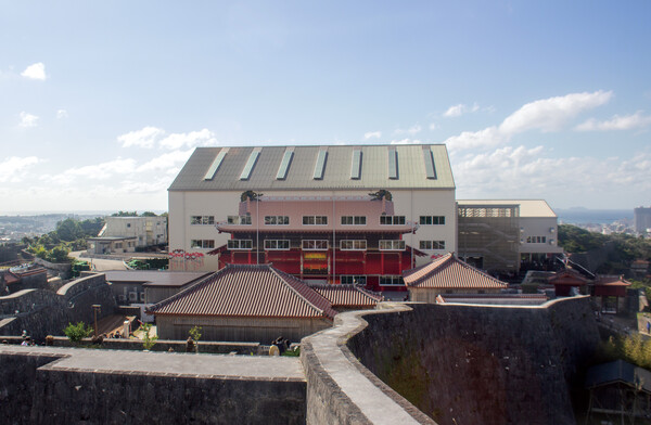 ▲공사 중인 세이덴을 둘러싼 컨테이너 (사진=양라윤 기자.)