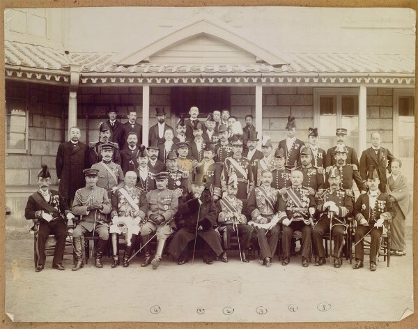 Commemorative photo taken after the Eulsa Treaty, featuring Japanese andKorean officials. 