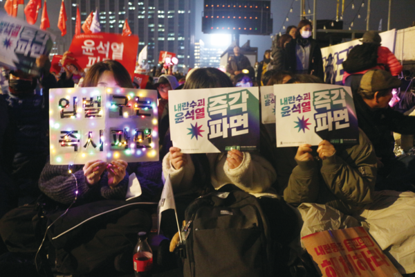 ▲탄핵 찬성 집회 참가자들 (사진=방민우 기자.)