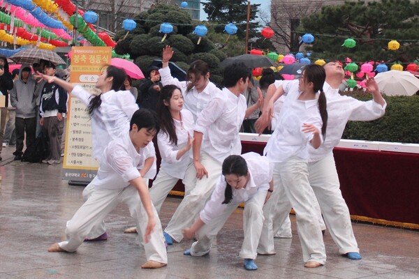 ▲손재현 무용단의 축하공연 (사진=성민지 수습기자.)