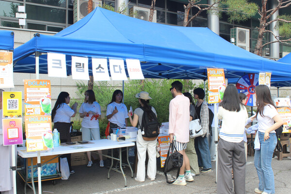 ▲우리대학 글로벌 홍보대사 '디그램'의 팔정도 부스 (사진=김지은 수습기자.)
