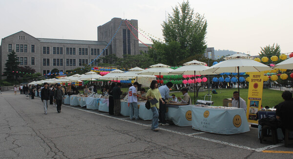 ▲팔정도 부근에 열린 플리마켓 (사진=김지은 수습기자.)