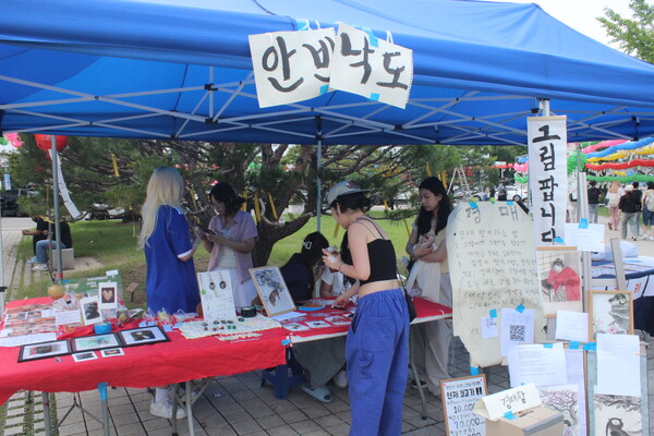 ▲팔정도에 위치한 한국화과의 부스(사진=박서원 수습기자.)