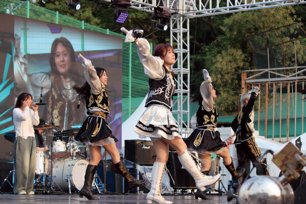 ▲백상응원단 공연 (사진=권규리 수습기자.)