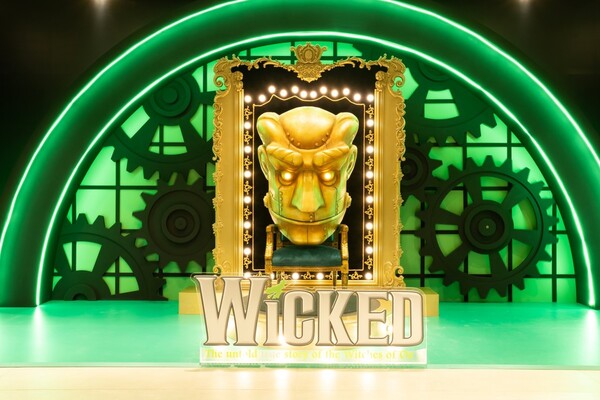 A pop-up event promoting the international tour of Wicked in Seoul. / Photography by Seoul Jachi Newspaper.