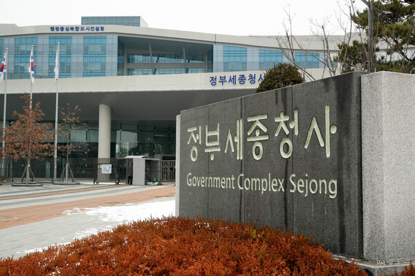 Like the relocation of public officials to Sejong City, the Korean government has tried to ease urban overcrowding by developing new cities, but with limited success. /Photography by TFurban