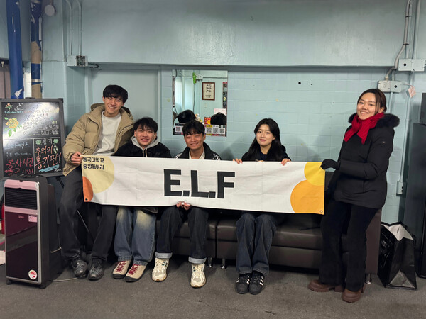 The 57th management team of the educational volunteer club is striving to ensure the the smooth operation of the club. /Photography Provided by Park Ga-yeon