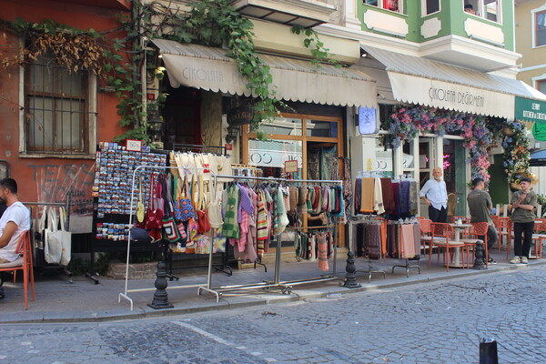 ▲발랏 지구의 옷가게 (사진=방민우 기자.)