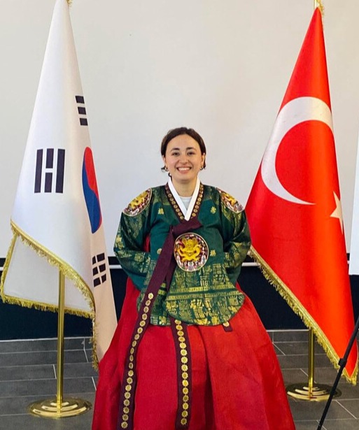 ▲한복을 입은 나즈미예 쿄세르 딜 씨 (사진제공=나즈미예 쿄세르 딜.)