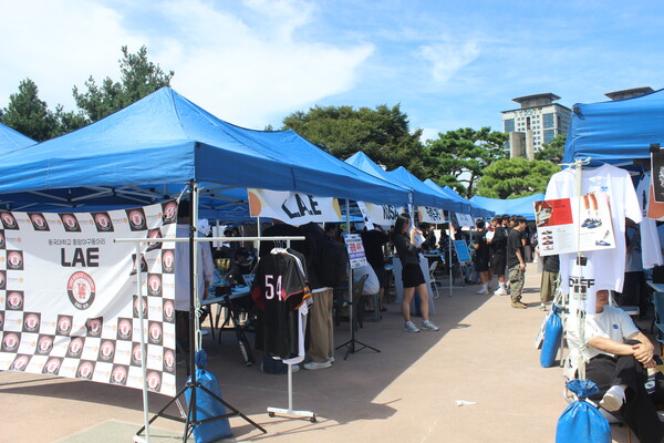 ​▲중앙 야구동아리 ‘LAE’의 부스가 운영되고 있다 (사진=유수지 수습기자.)