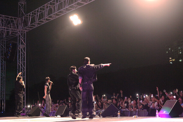 ▲초청 아티스트 하이라이트의 무대 (사진=권규리 기자.)