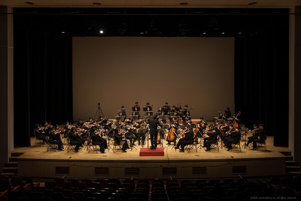 Classical music is evolving into an accessible culture enjoyed by young generation. /Photography by Choi Hye-young