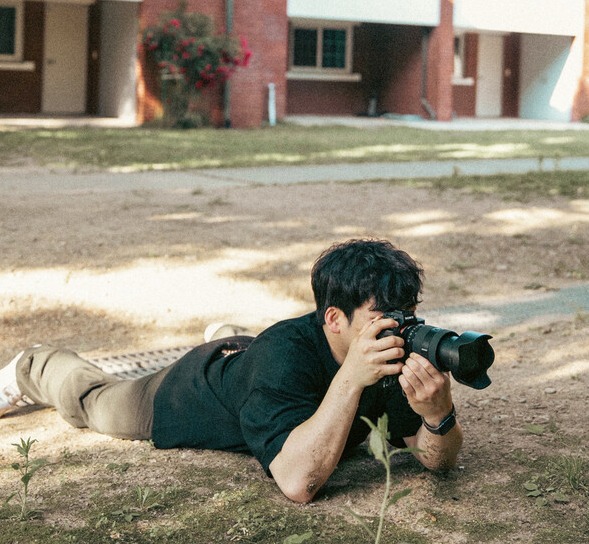 ​▲사진 촬영을 하는 김승용 동문 (사진제공=김승용 동문.)