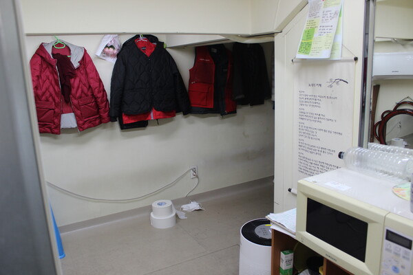 ▲ ‘미화원 휴게실’ 내부 (사진=김지은 기자.)
